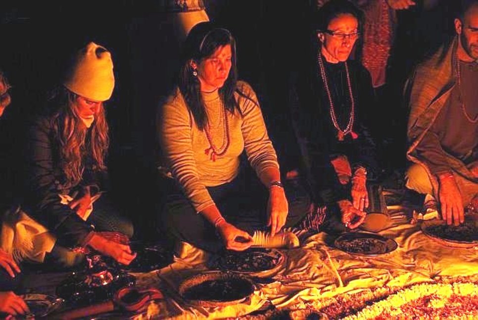 Ritual do fogo a beira do Rio Ganges