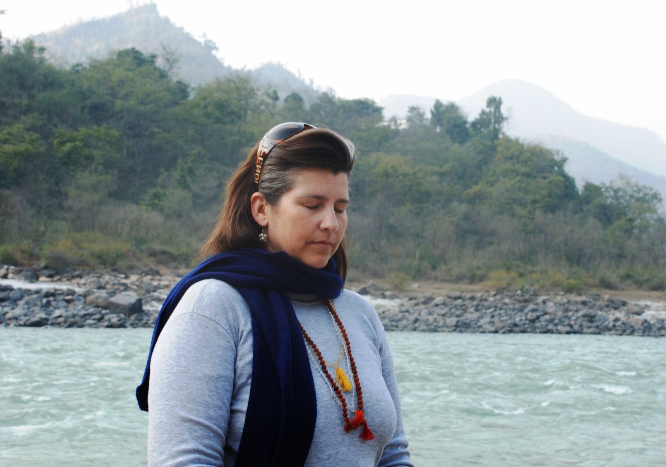 meditando dia no Rio Ganges- Himalaias -India